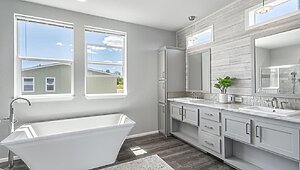 American Dream Series / Ranch House 30683R Bathroom 115925