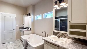 5000 Series / Yellowstone 42644A Bathroom 121066