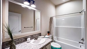 5000 Series / Yellowstone 42644A Bathroom 121067