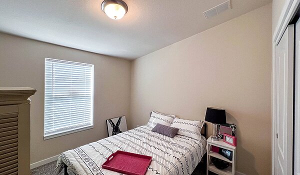 5000 Series / Yellowstone 42644A Bedroom 121062