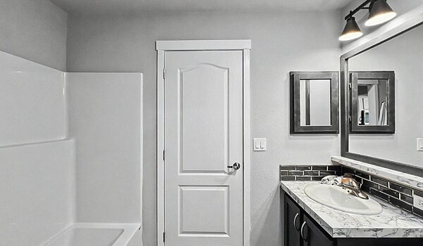 400 Series / The Metolius Cabin 4G28522A Serenity Bathroom 131109