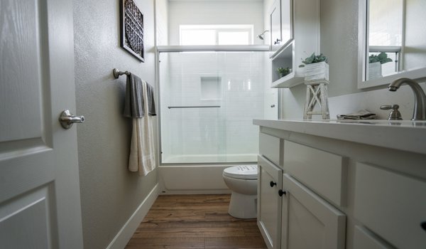 Sunset Ridge / K943 Bathroom 25896