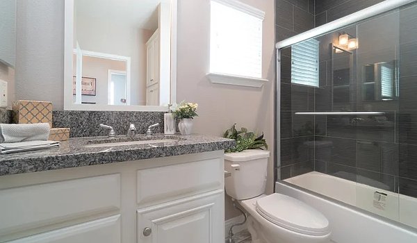 Sunset Ridge / K583G Bathroom 68437