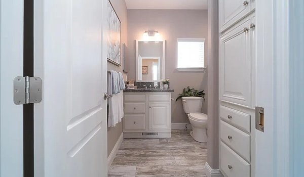 Sunset Ridge / K583G Bathroom 68438