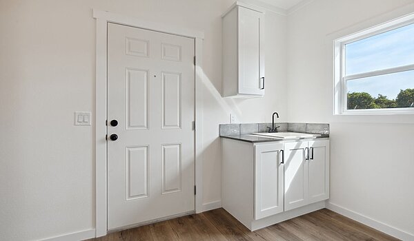 Altitude Series / Kritzer 2856H32A4A Interior 120740