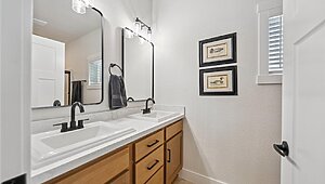 Altitude Series / Highland 2856H32A4D Interior 128557