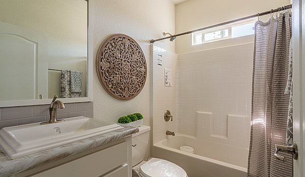 Amber Cove / K605J Bathroom 76920