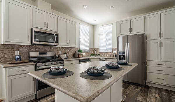 Amber Cove / K605CT Kitchen 76904