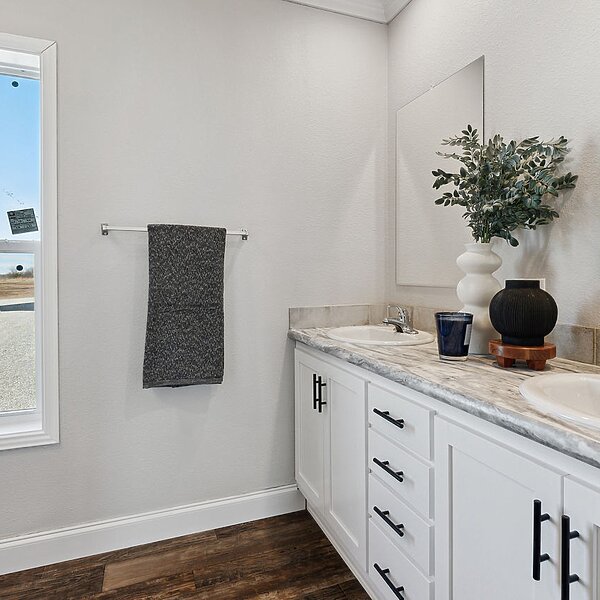 Genesis / 9302 Bathroom 116634