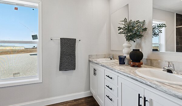 Genesis / 9302 Bathroom 116634