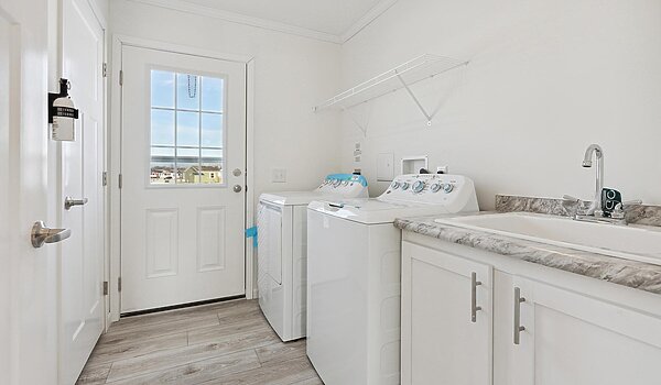 Millcreek Series / N682MA Interior 128593
