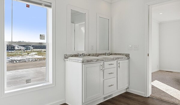 Millcreek Series / N688MA Interior 128676