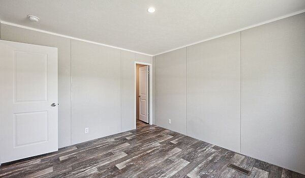 Lake Manor / Apex 3900 Interior 128765
