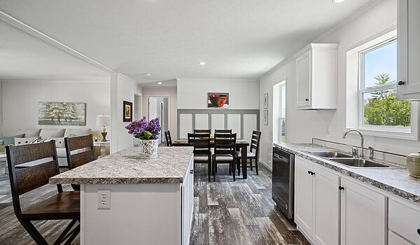 Lake Manor / Apex 3900 Interior 128761