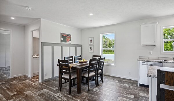 Lake Manor / Apex 3900 Interior 128762