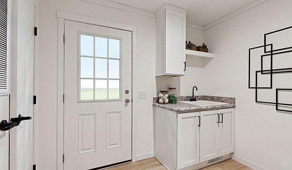 Lake Manor / Highland Interior 128819
