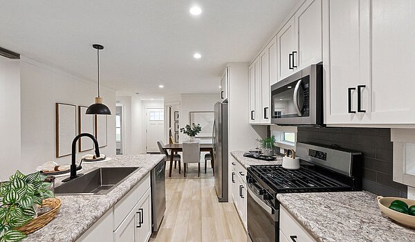 Lake Manor / Highland Interior 128810