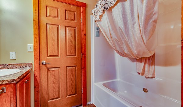 Hillcrest Double Wides / 7700MA Bathroom 22631