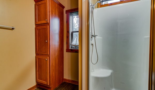 Hillcrest Double Wides / 7700MA Bathroom 22633