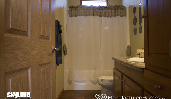 Hillcrest Double Wides / 7858MG Bathroom 3972