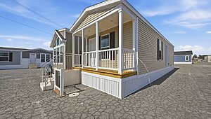 Lake Manor / Echo Exterior 133190