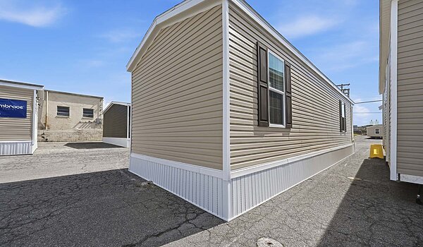 Lake Manor / Echo Exterior 133184