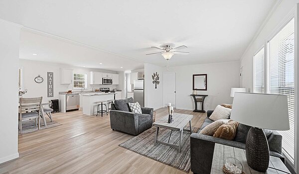 Lake Manor / Ontario Interior 133205