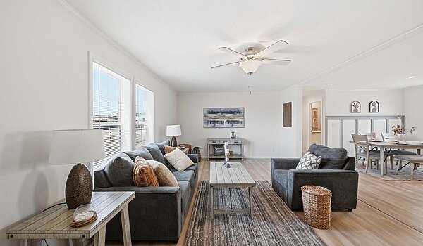 Lake Manor / Ontario Interior 133206
