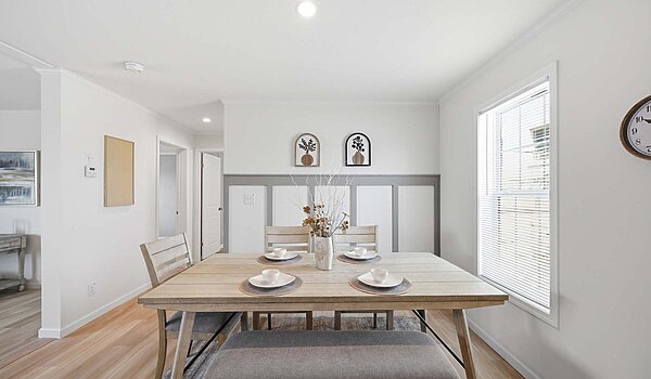 Lake Manor / Ontario Interior 133207