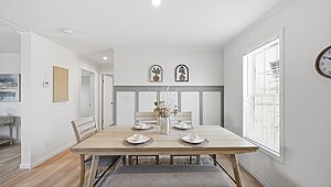Lake Manor / Ontario Interior 133203