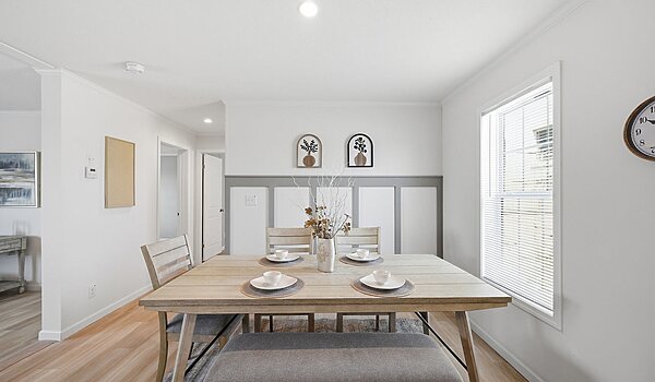 Lake Manor / Ontario Interior 133203