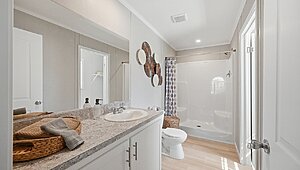 Lake Manor / Ontario Interior 133206