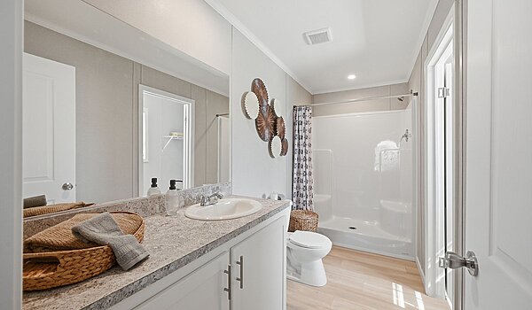 Lake Manor / Ontario Interior 133206