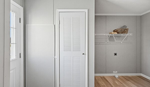 Lake Manor / Ontario Interior 133208