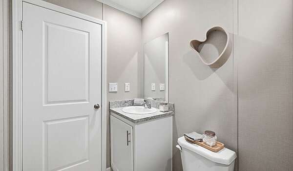 Lake Manor / Ontario Bathroom 148856