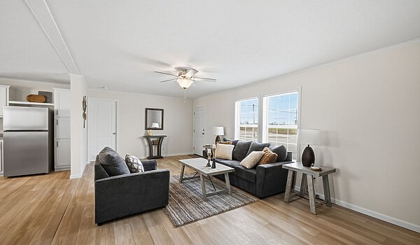 Lake Manor / Ontario Interior 133196