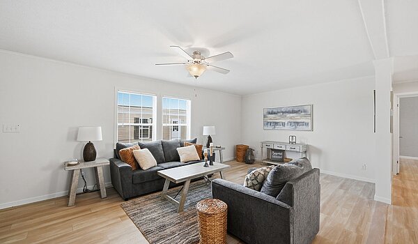 Lake Manor / Ontario Interior 133197