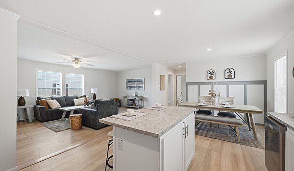 Lake Manor / Ontario Interior 133199