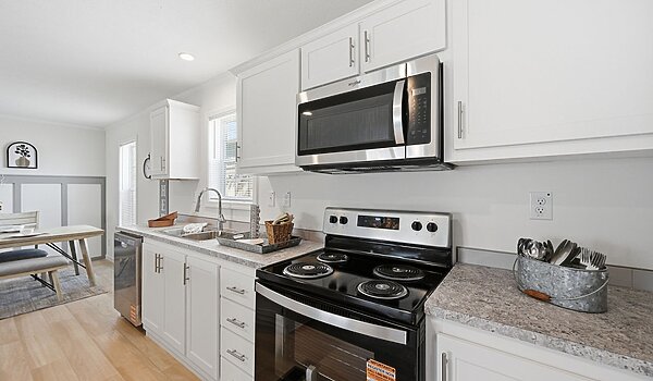 Lake Manor / Ontario Interior 133200
