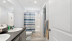 Lake Manor / Moosehead Bathroom 148915