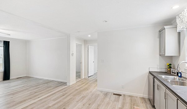 Lake Manor / Moosehead Interior 133235