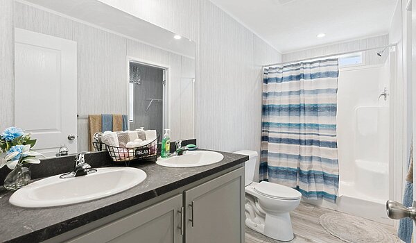Lake Manor / Moosehead Bathroom 148918