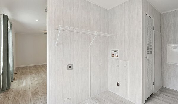 Lake Manor / Placid Interior 133259