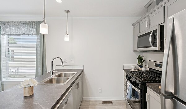 Lake Manor / Placid Interior 133252