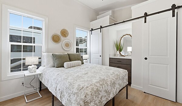 Shore Park / 520 MS Interior 133293