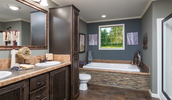X / The Lincoln X-7005 Bathroom 621