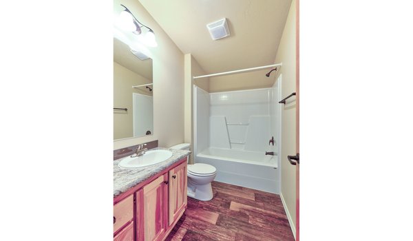 Grand Teton / AV-7694B Bathroom 22455