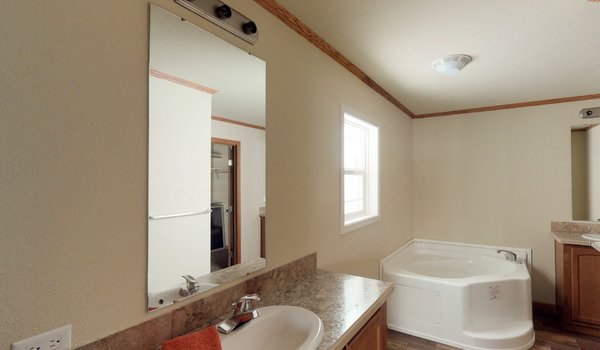 Central Great Plains / CN960 Bathroom 18324