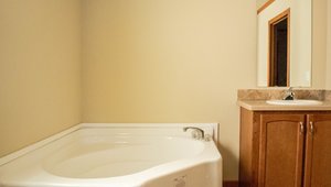 Central Great Plains / CN960 Bathroom 18325