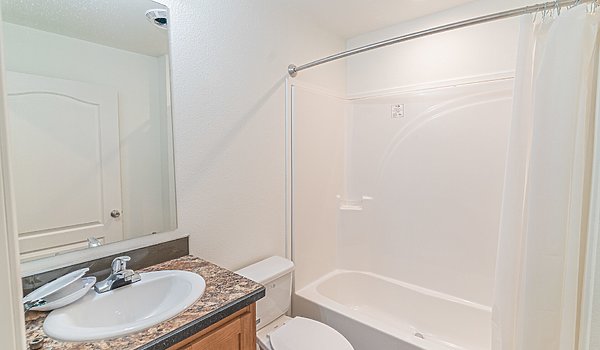 Central Great Plains / CN678 Bathroom 69348